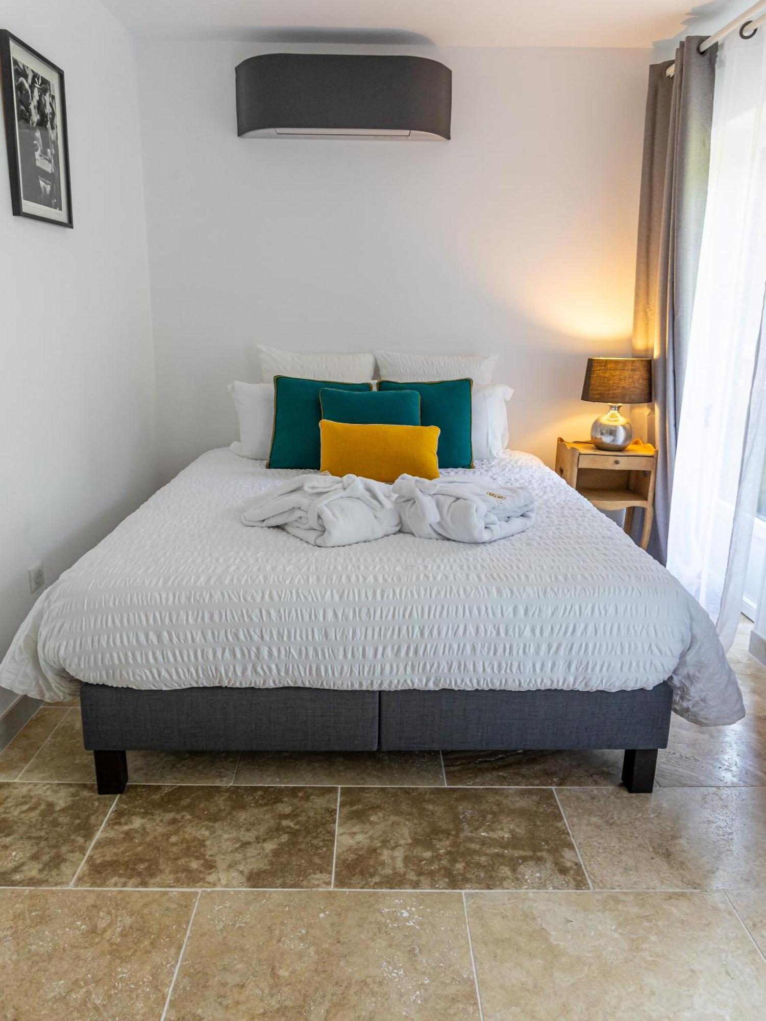 Le Domaine D'Angerville - Chambres D'Hotes Bilik gambar